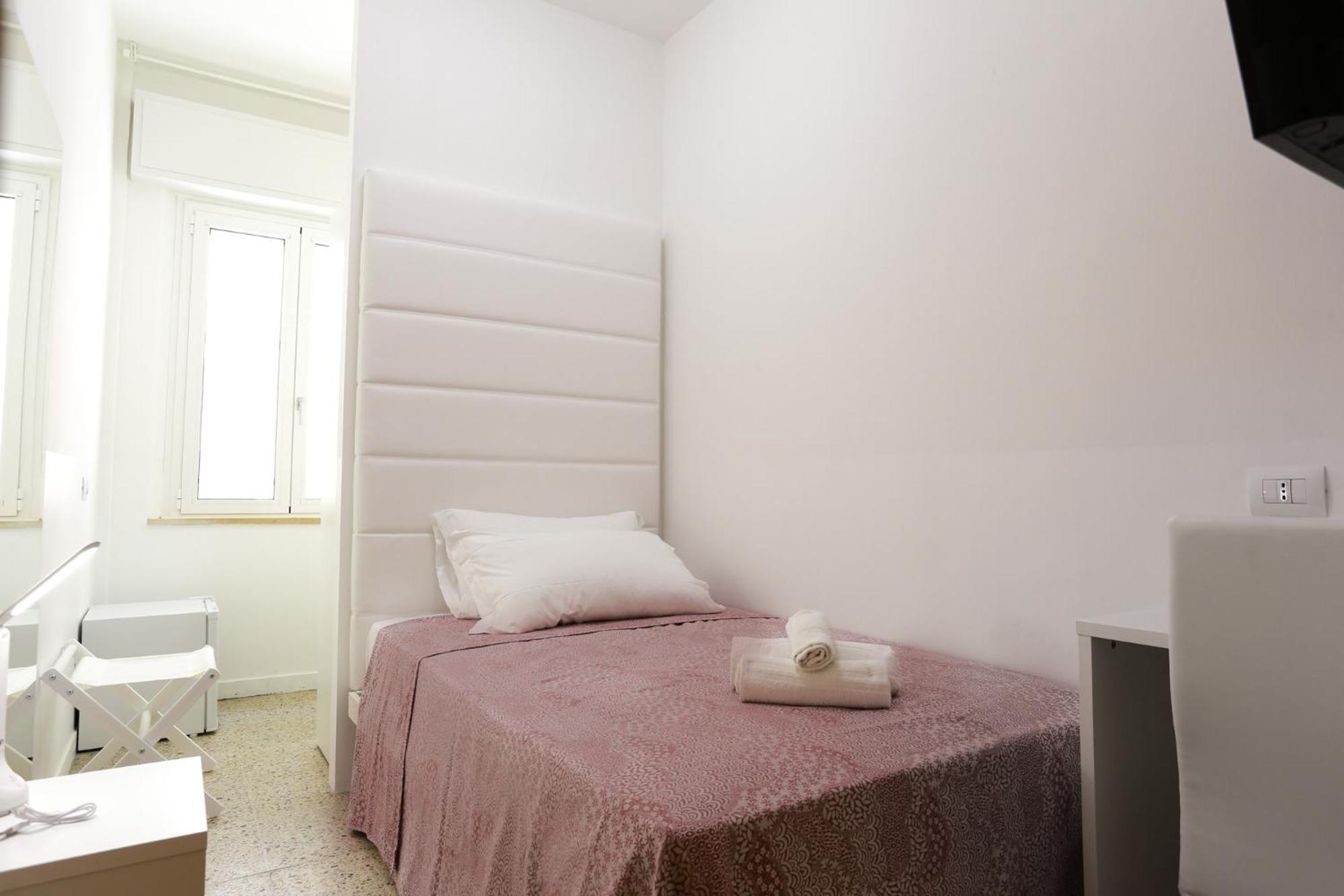 Hotel Ninfea Cattolica Esterno foto