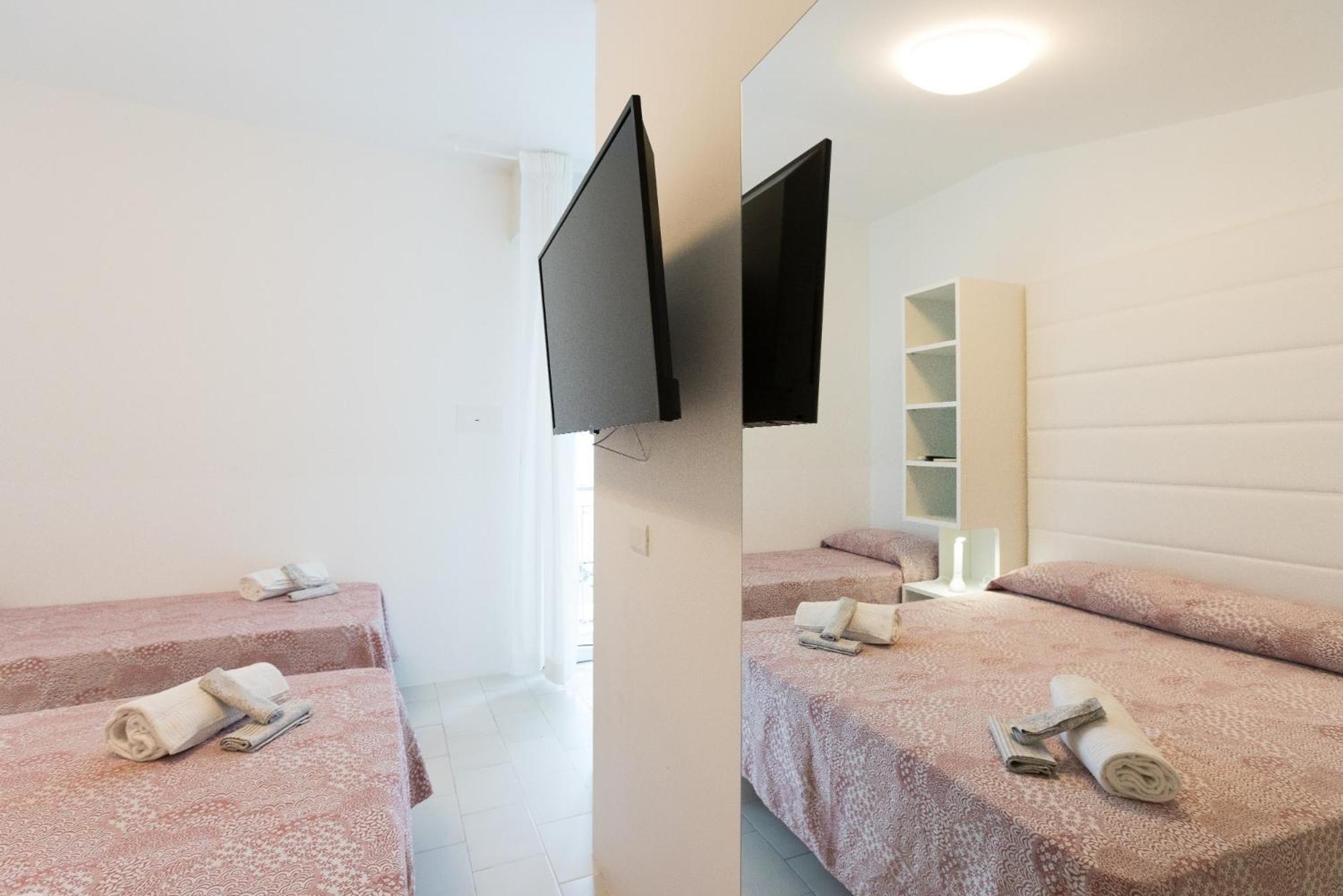 Hotel Ninfea Cattolica Esterno foto