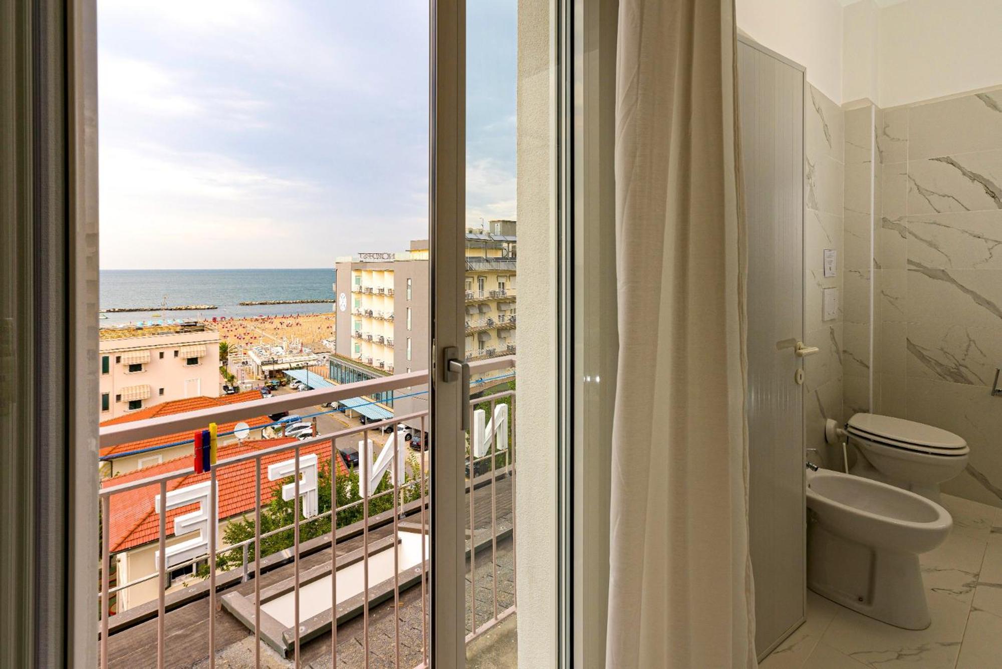 Hotel Ninfea Cattolica Esterno foto