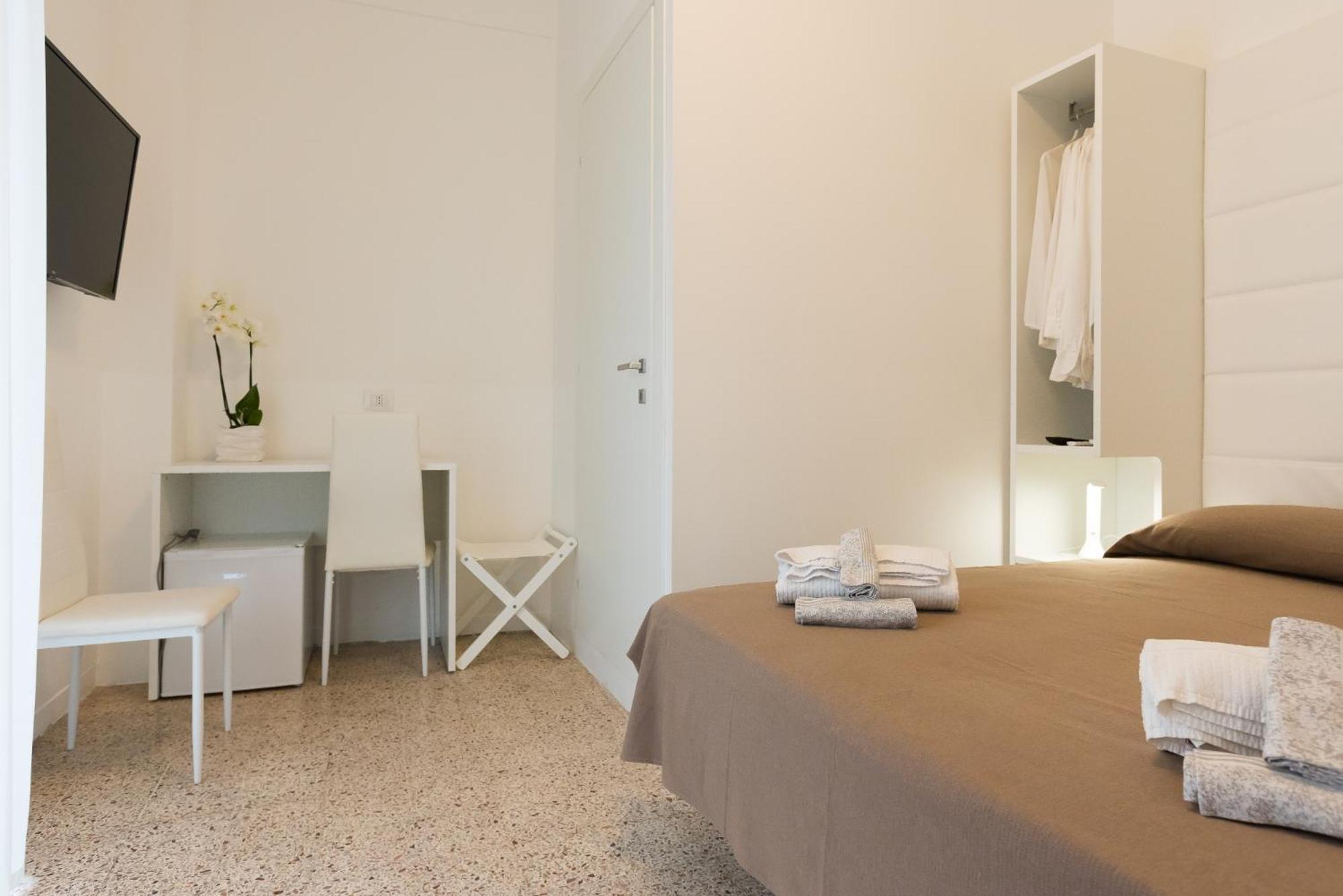 Hotel Ninfea Cattolica Esterno foto