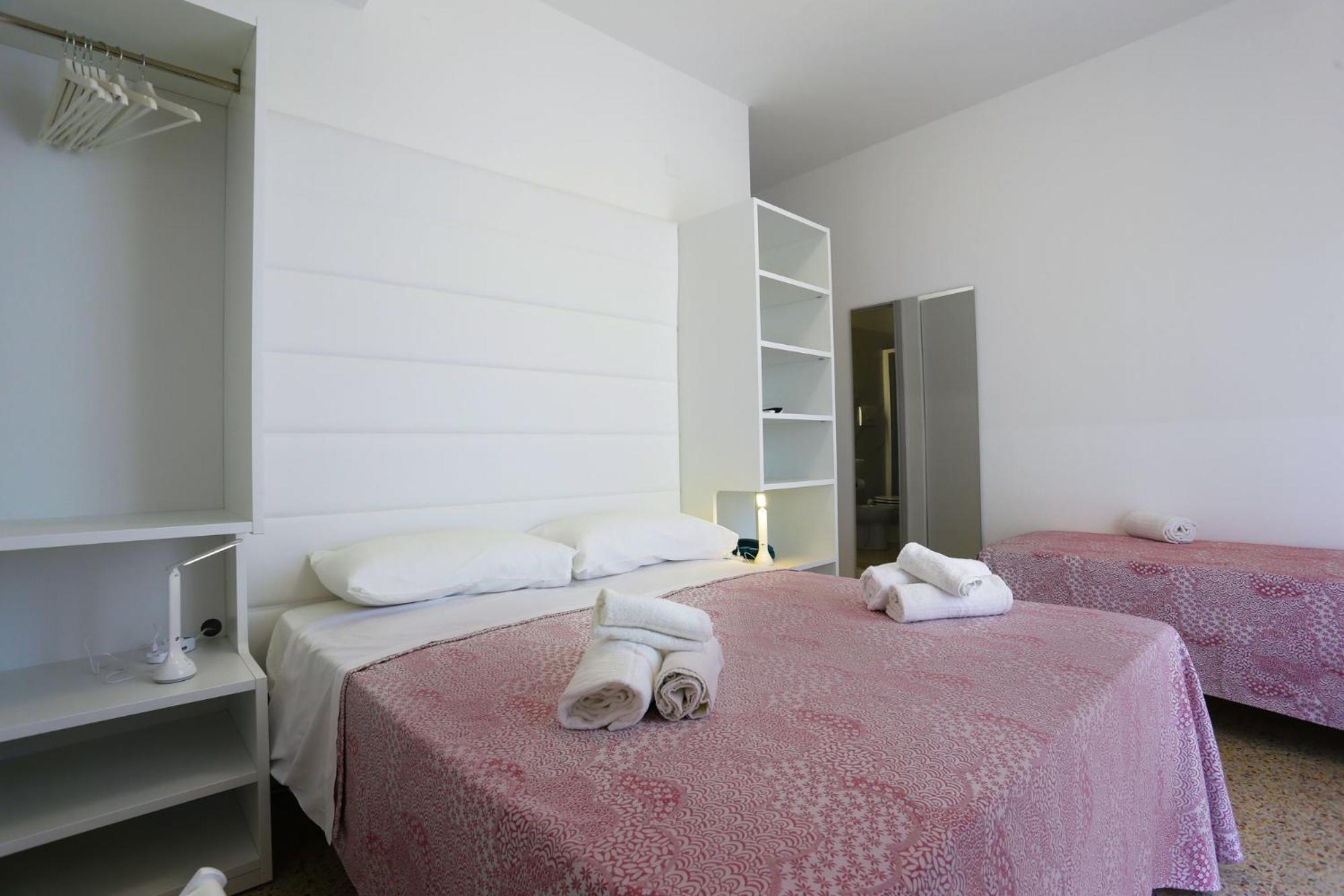 Hotel Ninfea Cattolica Esterno foto