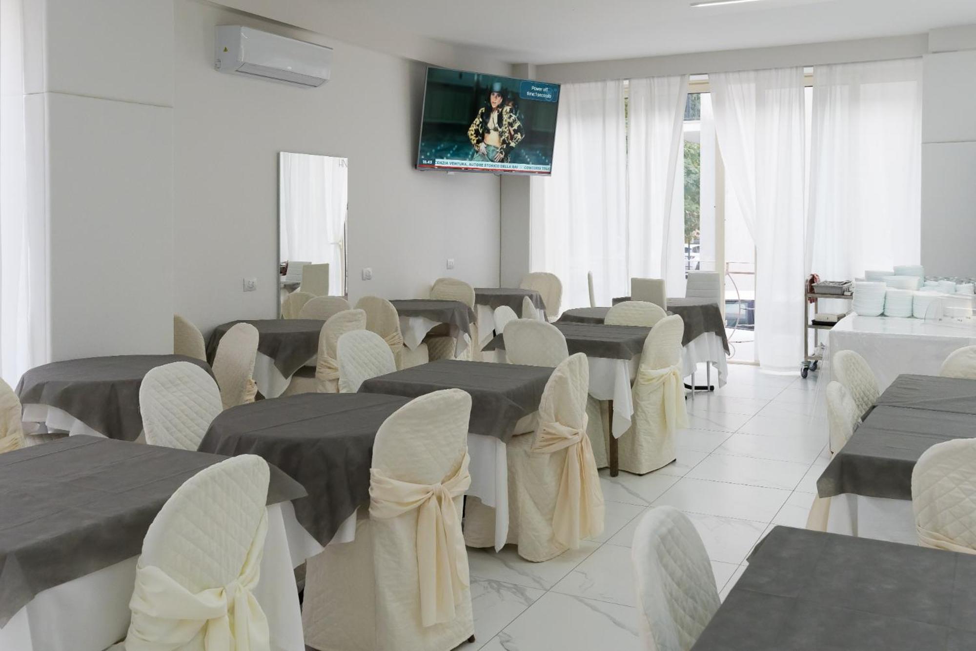 Hotel Ninfea Cattolica Esterno foto