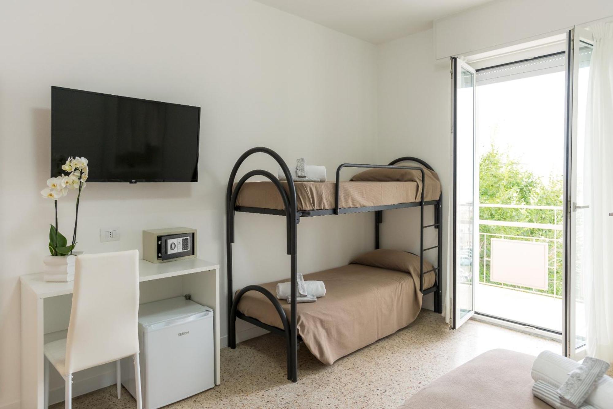 Hotel Ninfea Cattolica Esterno foto