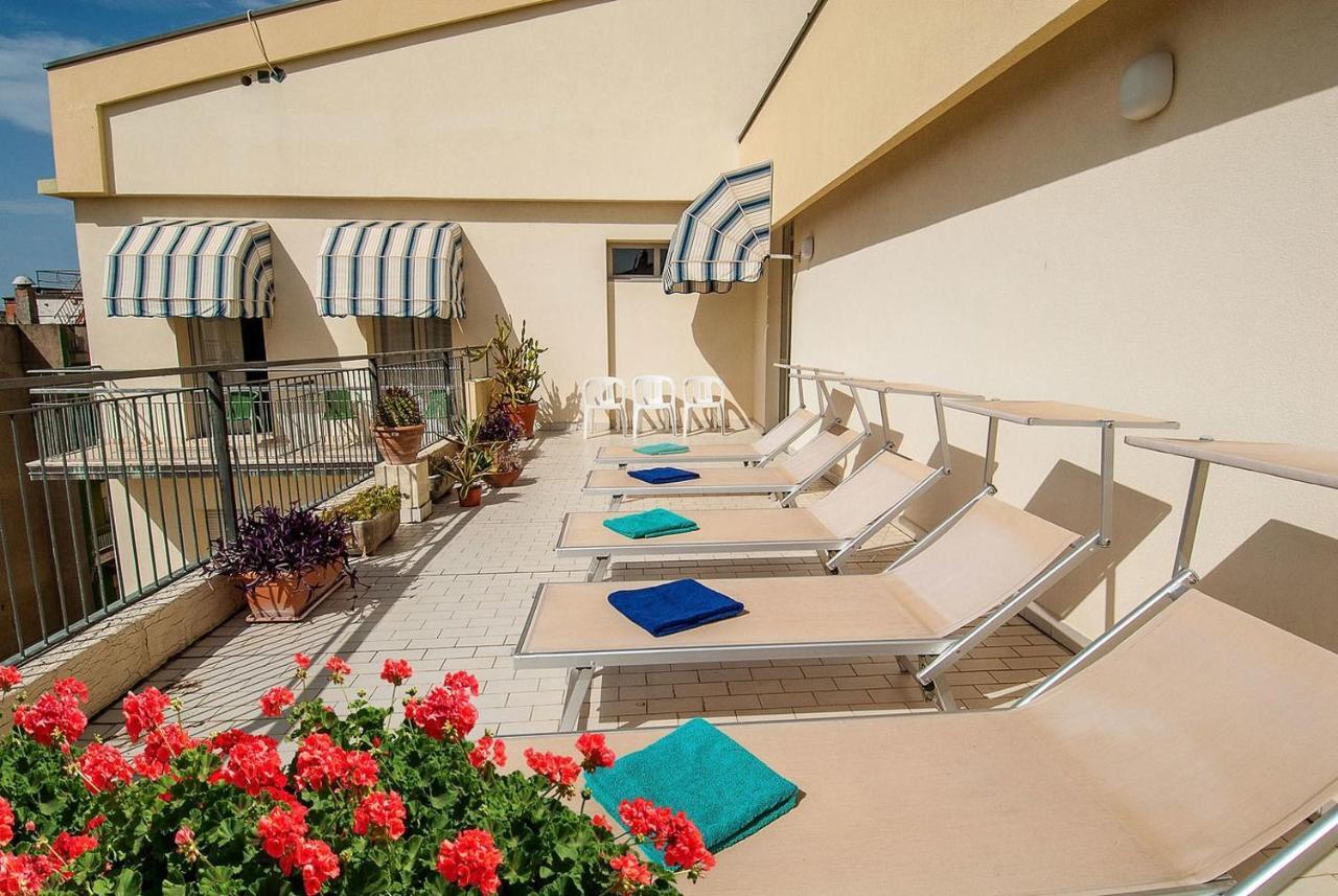 Hotel Ninfea Cattolica Esterno foto