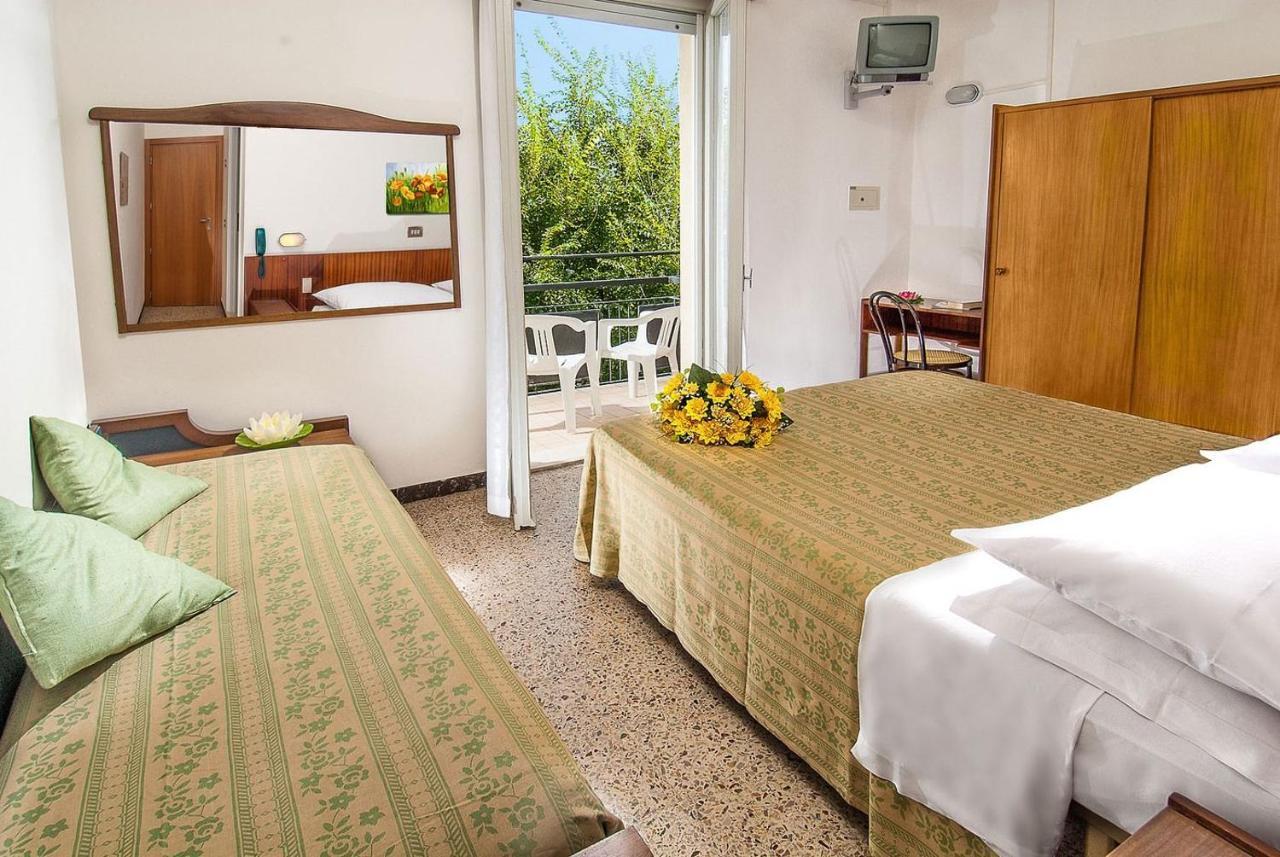 Hotel Ninfea Cattolica Esterno foto